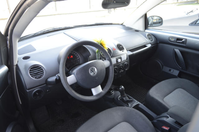 Left hand drive VOLKSWAGEN NEW BEETLE 1.9 105 TDI CONVERTIBLE